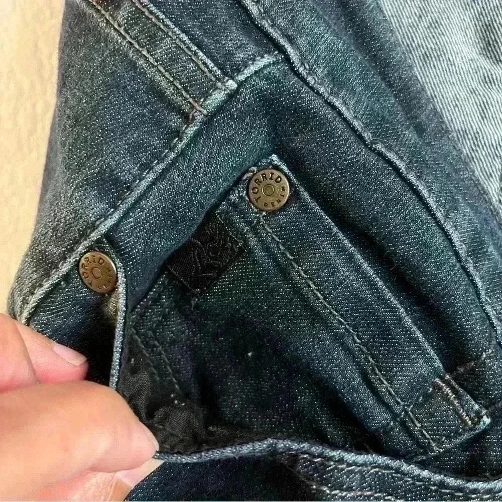 Torrid Denim Women’s Jeans w/Leg Side Zippers and Stud Design Size‎ 14 - Image 6