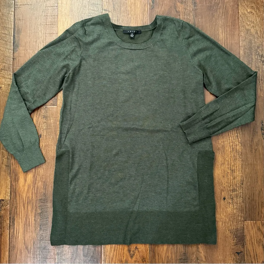 CYRUS green tunic sweater with side slits, size M - Image 2