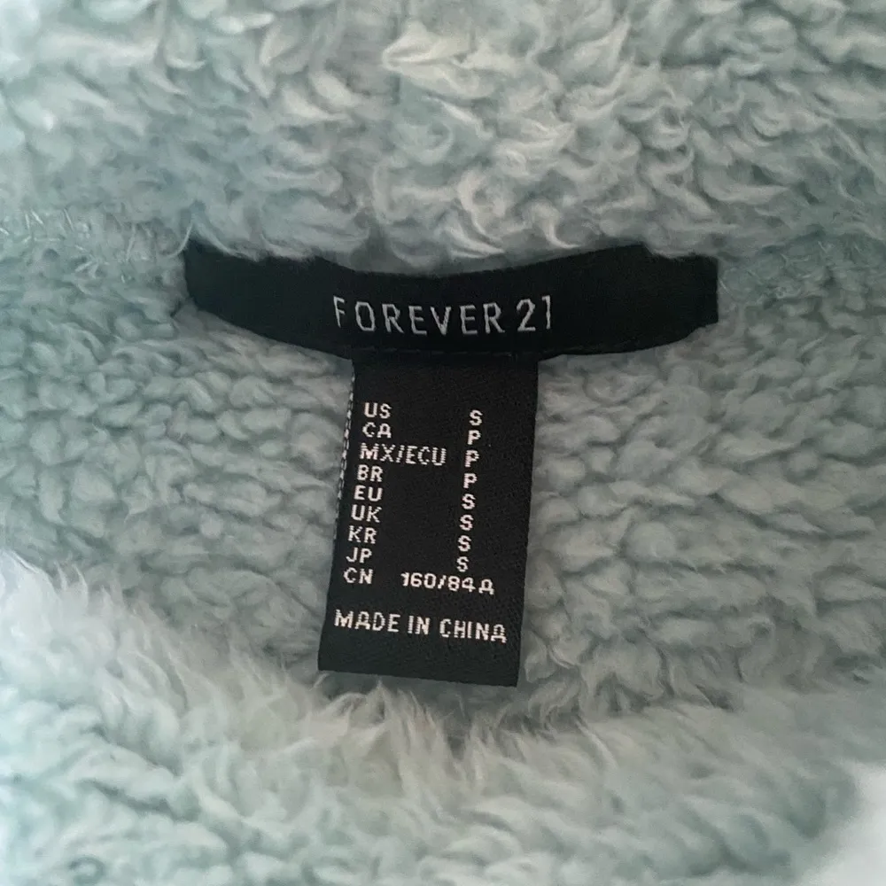 Forever 21 mock neck fuzzy cropped top small - Image 7