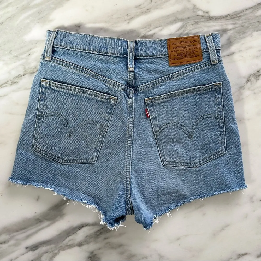 Levi’s Ribcage Denim Shorts• Sz 29 - Image 6