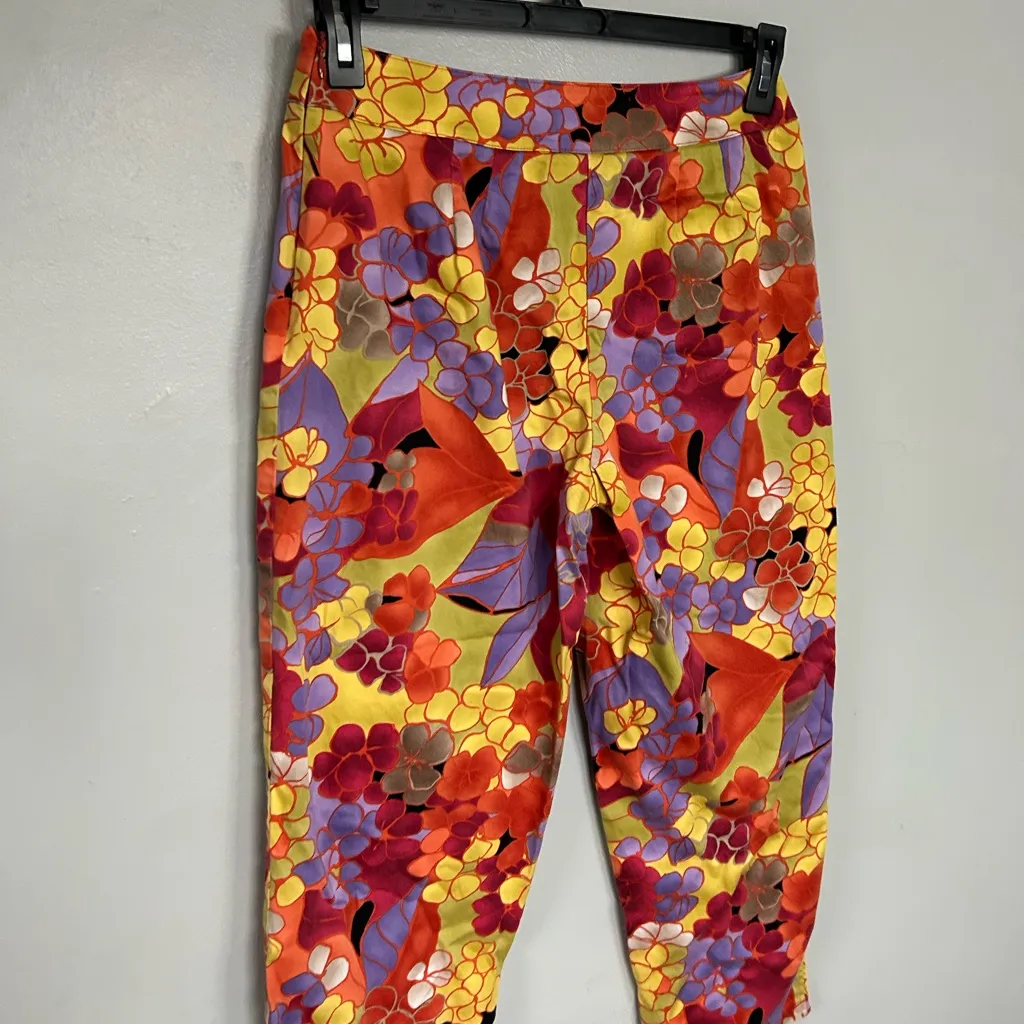 Floral Print Women's Capri Pants - Image 4