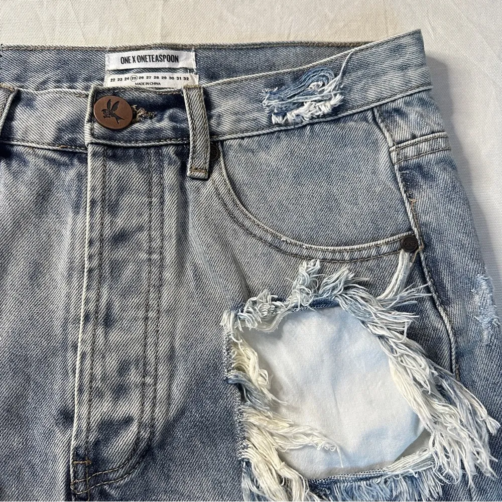 One x One Teaspoon Junkyard Distressed Denim Skirt in Blue Blossom Size 25 - Image 3