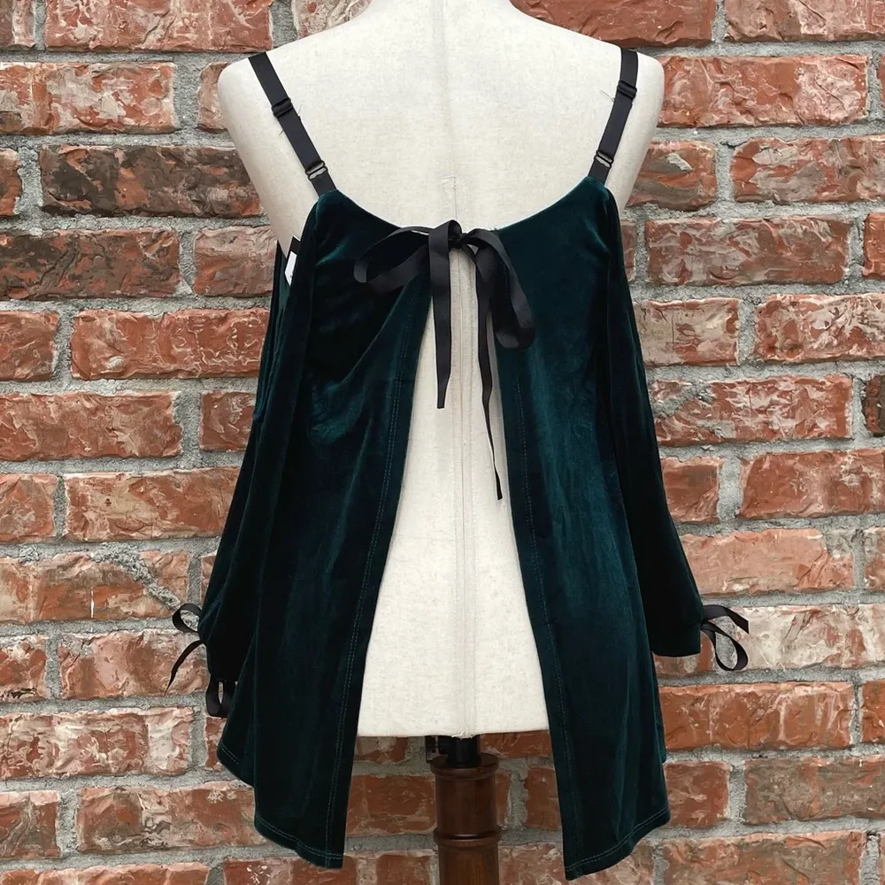 NWT Romeo & Juliet Couture dark green cold shoulder top / S/M - Image 9