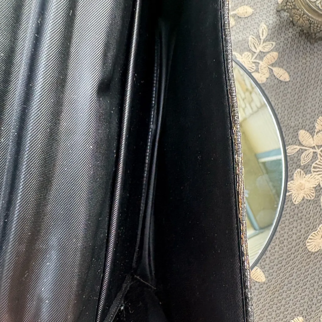 Elegant Black and Gold Clutch - Image 10