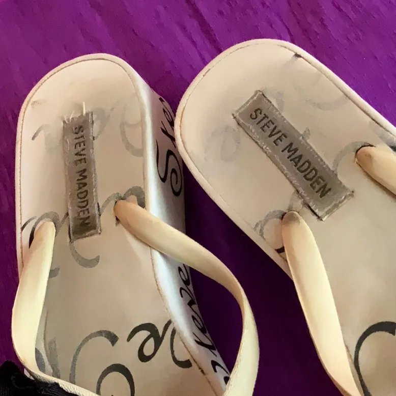 Steve Madden flip flop wedges - Image 3