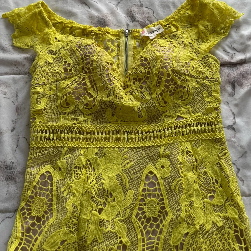 L'ATISTE by Amy Vibrant Yellow Lace bodycon lined mini Dress, size S boho party - Image 7
