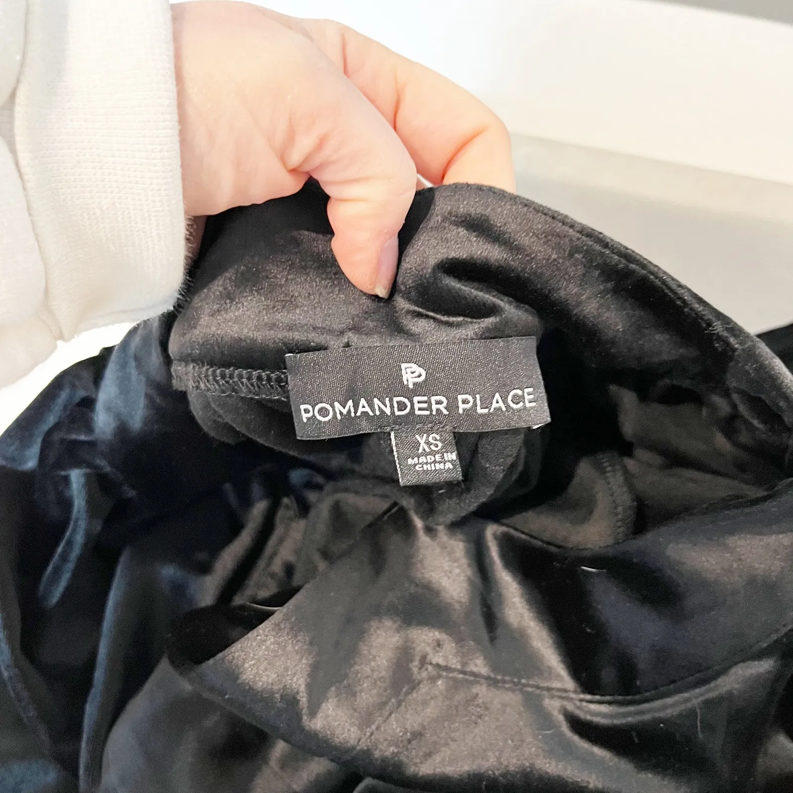 Pomander Place Tuckernuck Velvet Finley Flutter Sleeve Top Blouse Black XS - Image 3