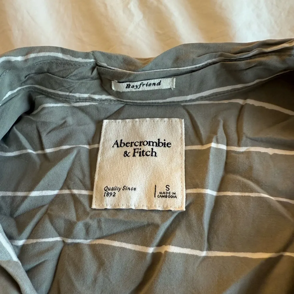 Abercrombie boyfriend button down - Image 2