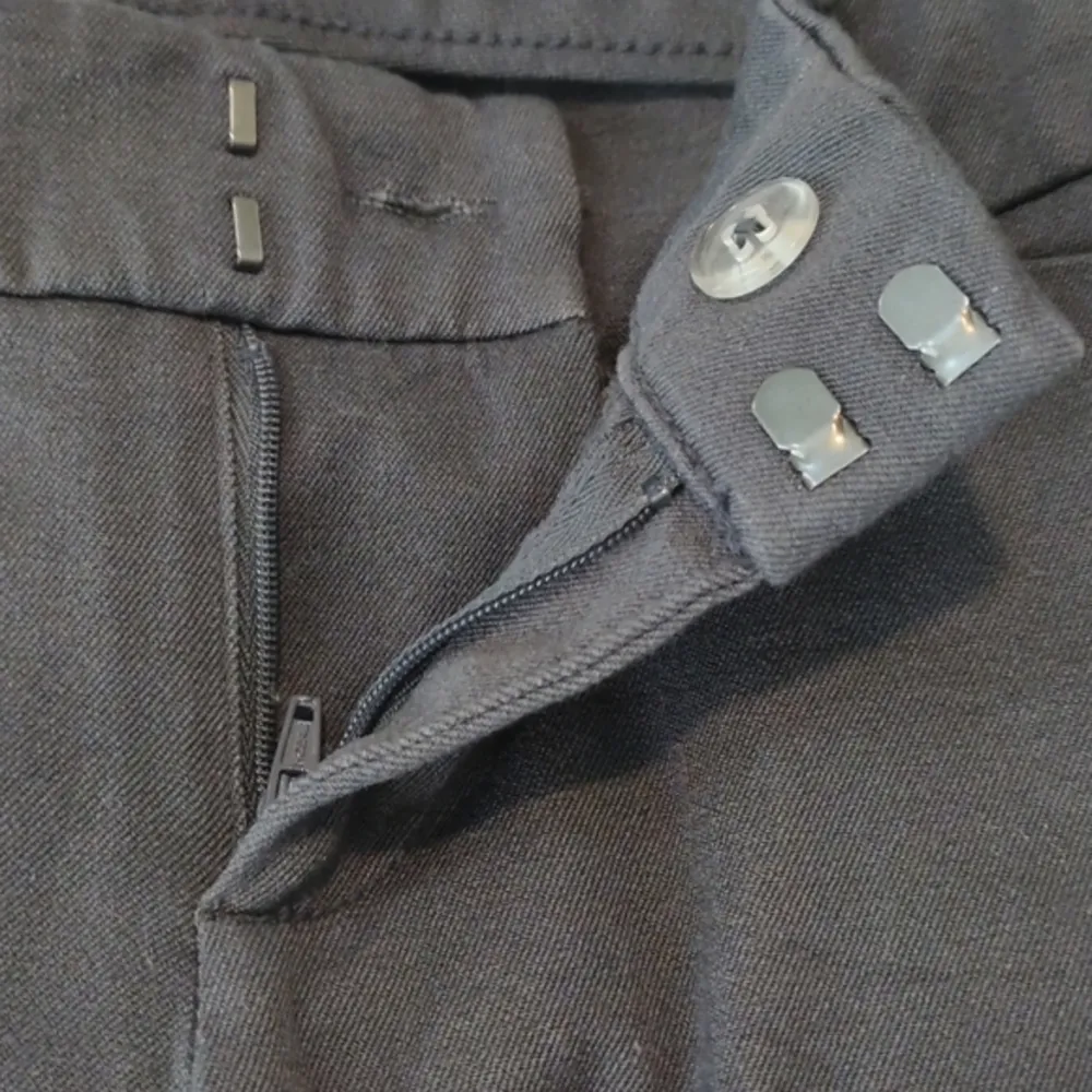 Old Navy Gray Pixie Pants Size 2R EUC #1962 - Image 4