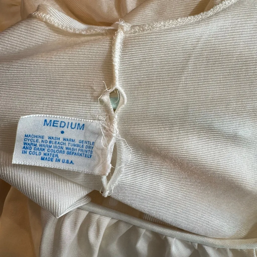 Vintage 80s Nightgown Cream Satin Quilted Embroidered Flowers Made in the USA Green Size M - Image 9