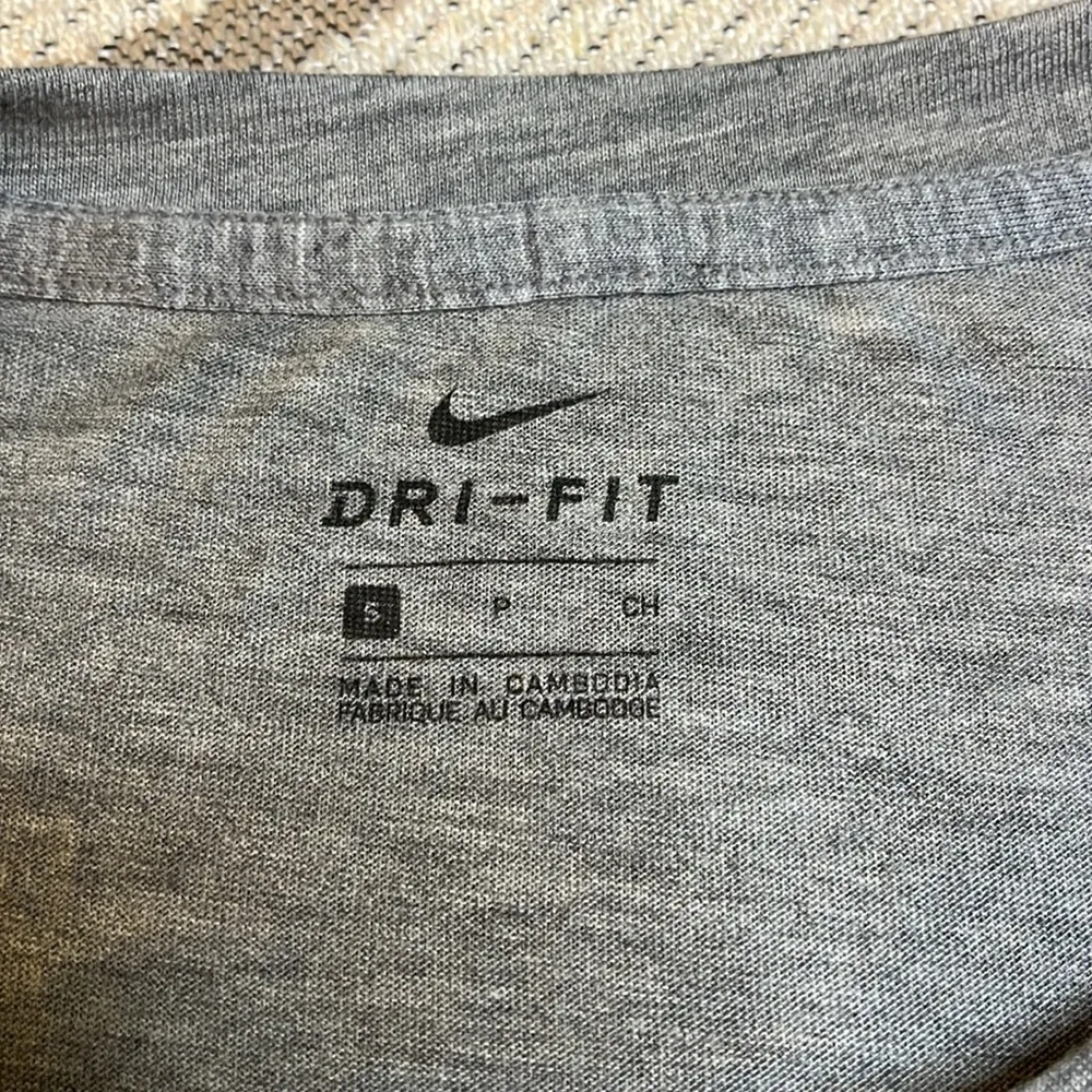 Nike dri-fit oversized gray training crop front pocket logo T-shirt - Image 10