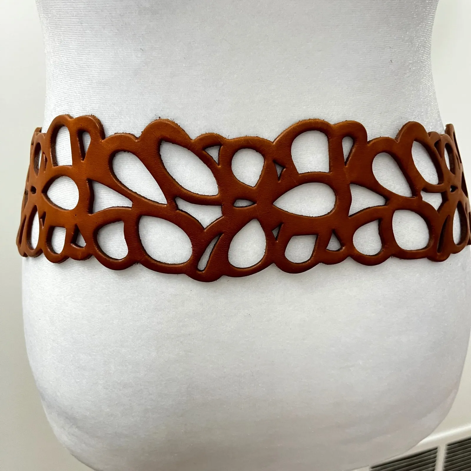 Garnet Hill Boho Western Hippie Leather Floral Wide Belt Size 36 Brass Buckle - Image 2