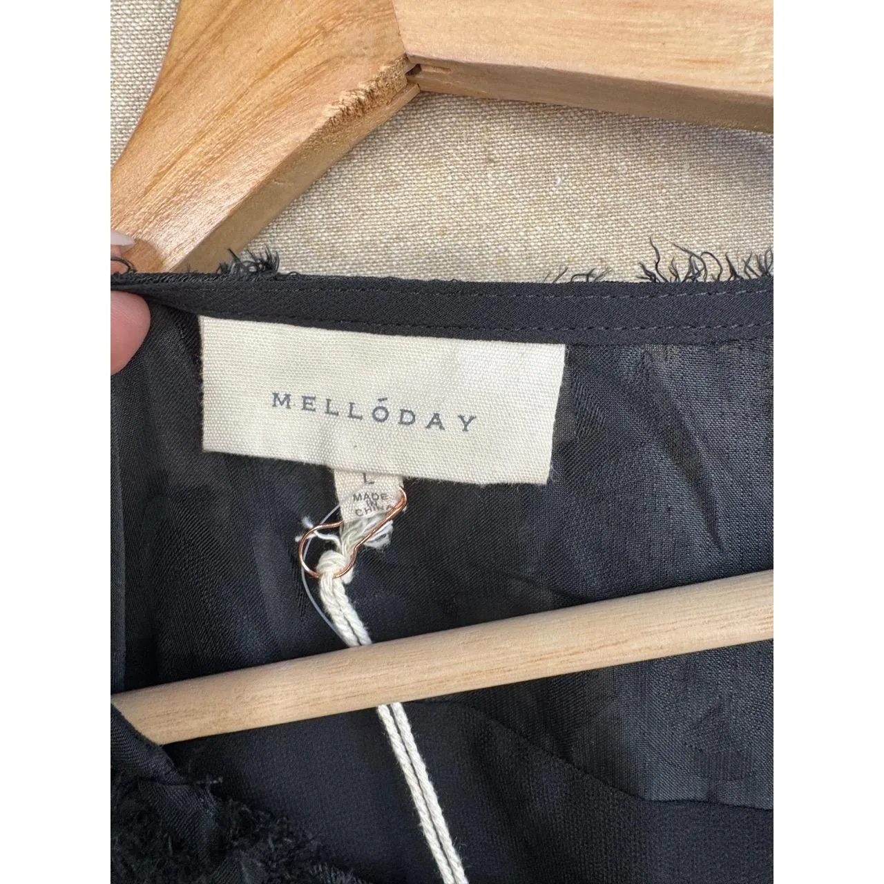 Melloday Black Textured V-Neck Tie Blouse Size L Long Sleeve Ruffle Shirred Cuff - Image 9