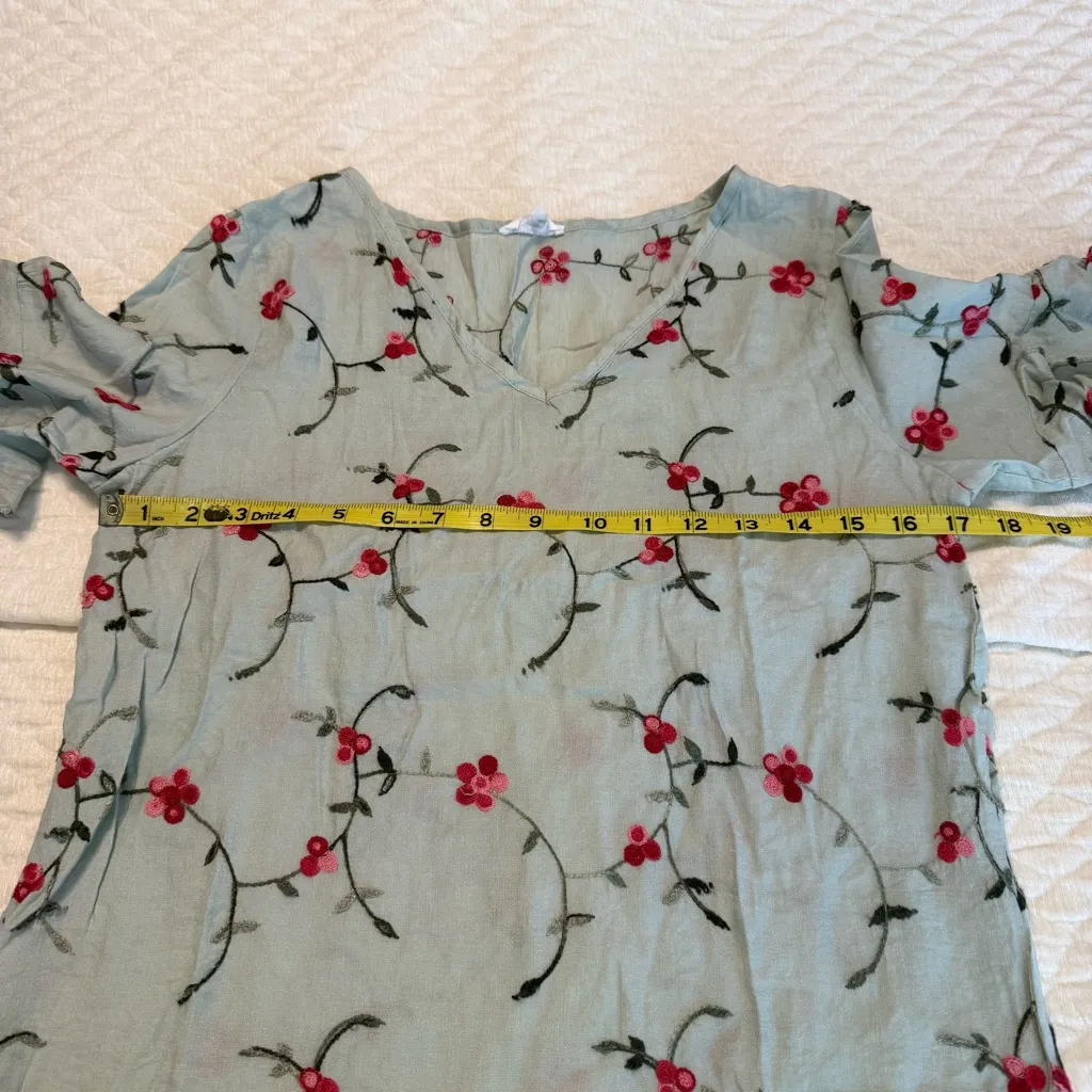 Kindred Anthro Petite Small Floral Embroidered Top V Neck Unlined Cottagecore - Image 9