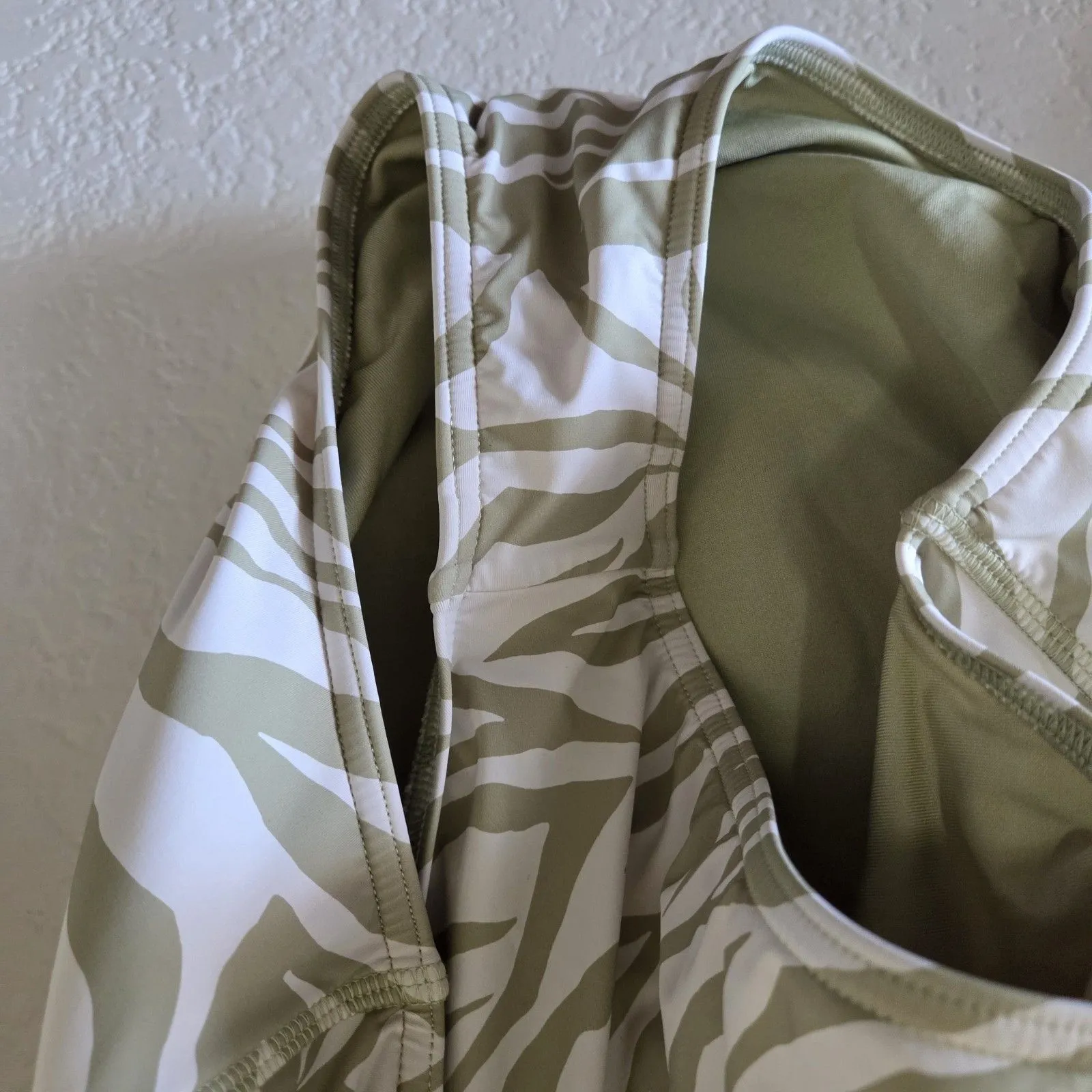 Billabong Long Sleeve Swim Bodysuit Zebra Green White Cross Back XL - Image 7