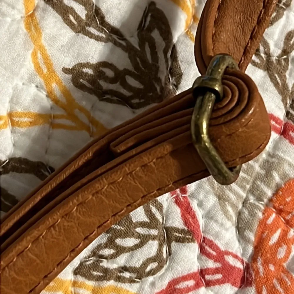 Stone Mountain  crossbody creme blue with tan straps removable also wrist strap - Image 9