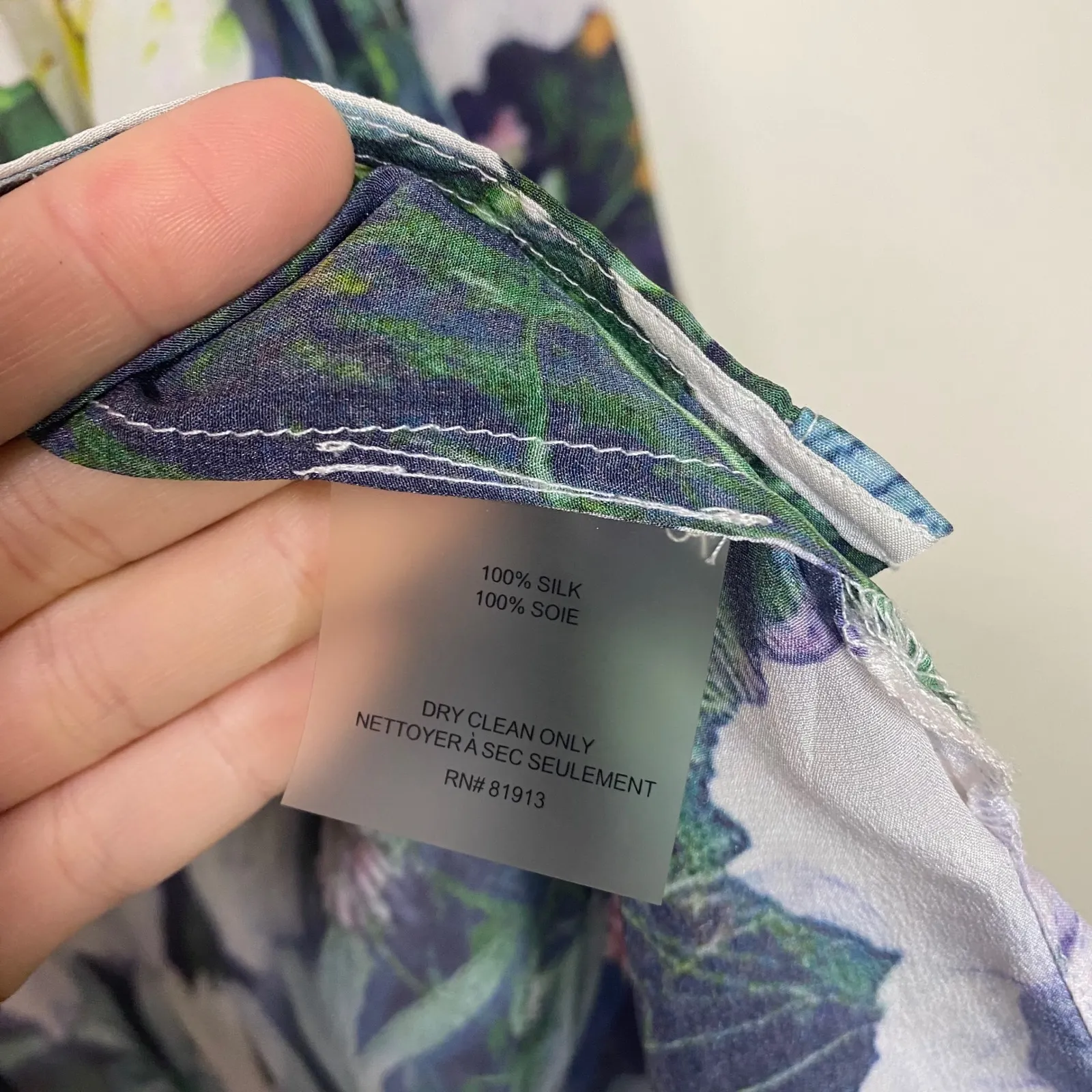 Robert Graham Womens 100% Silk Floral Print Blouse 3/4 Sleeve V Neck Top - Image 8