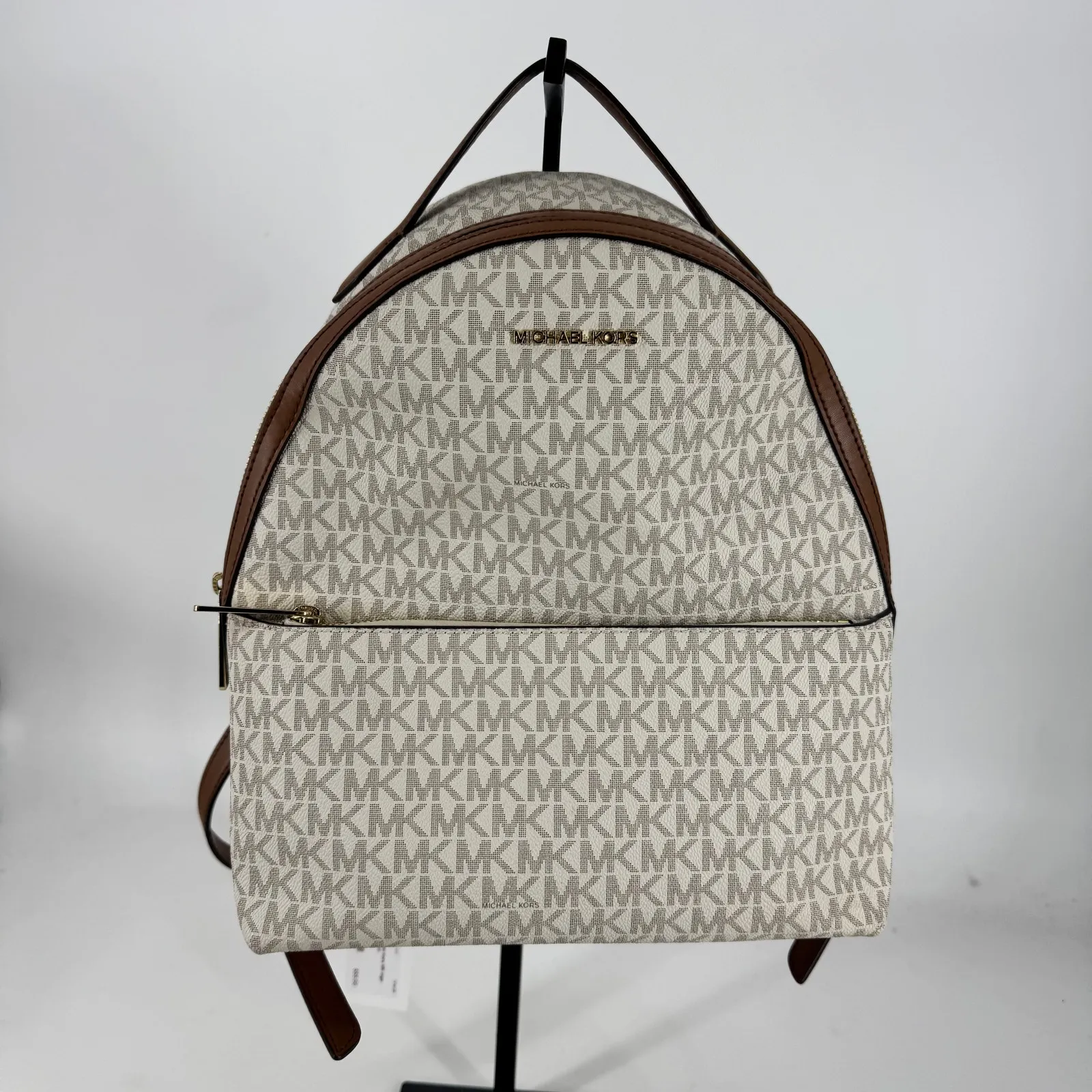 Michael Kors Outlet Sheila Medium Logo Backpack in Vanilla - Image 2
