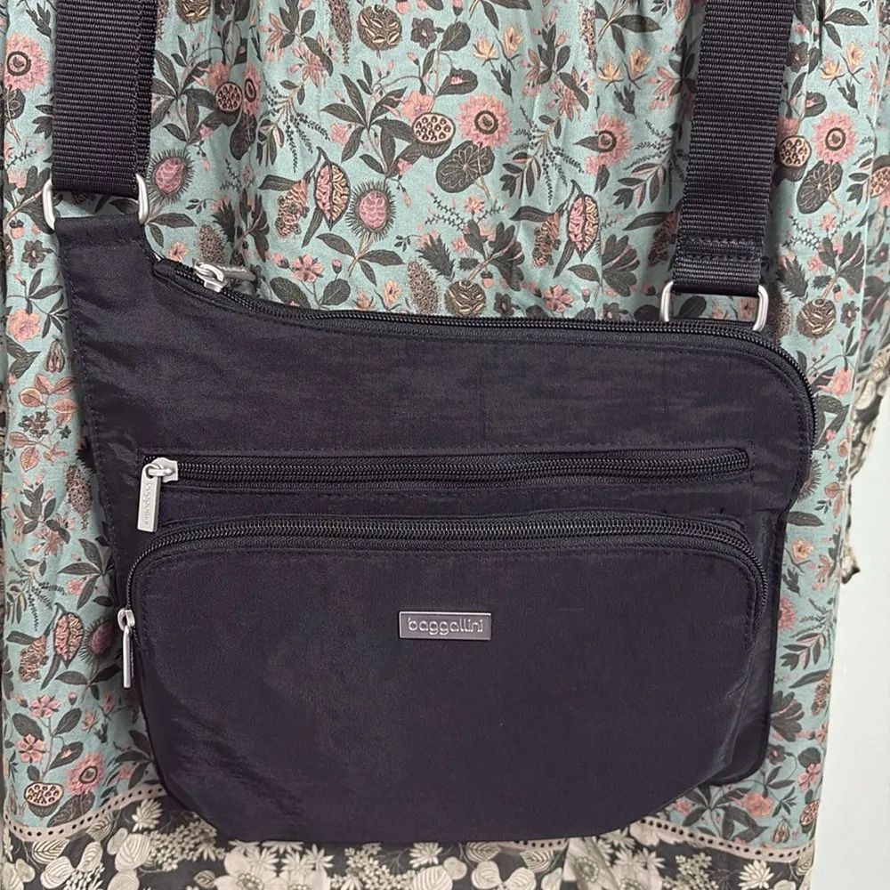 Baggallini HP Bagg Black Lightweight Nylon Zip Crossbody - Image 2