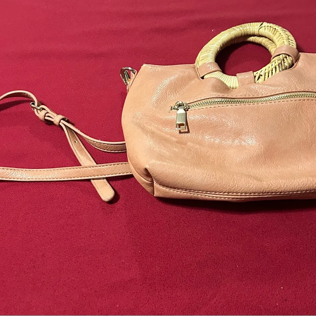 Elegant Tan Handbag with Woven Handle Sasha t Sofi Light wear Great price! - Image 2