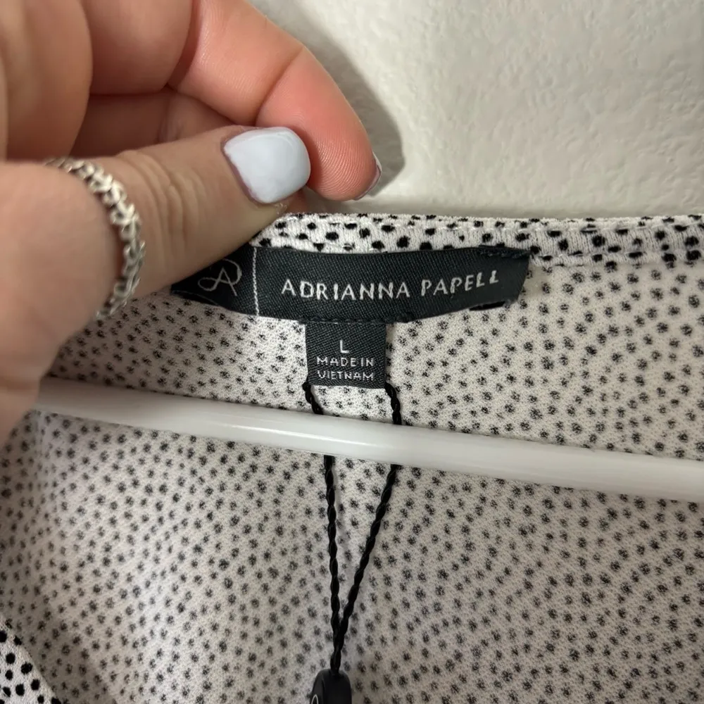 NWT Black & White V-Neck Women's Short Sleeve Blouse size Large - Image 7