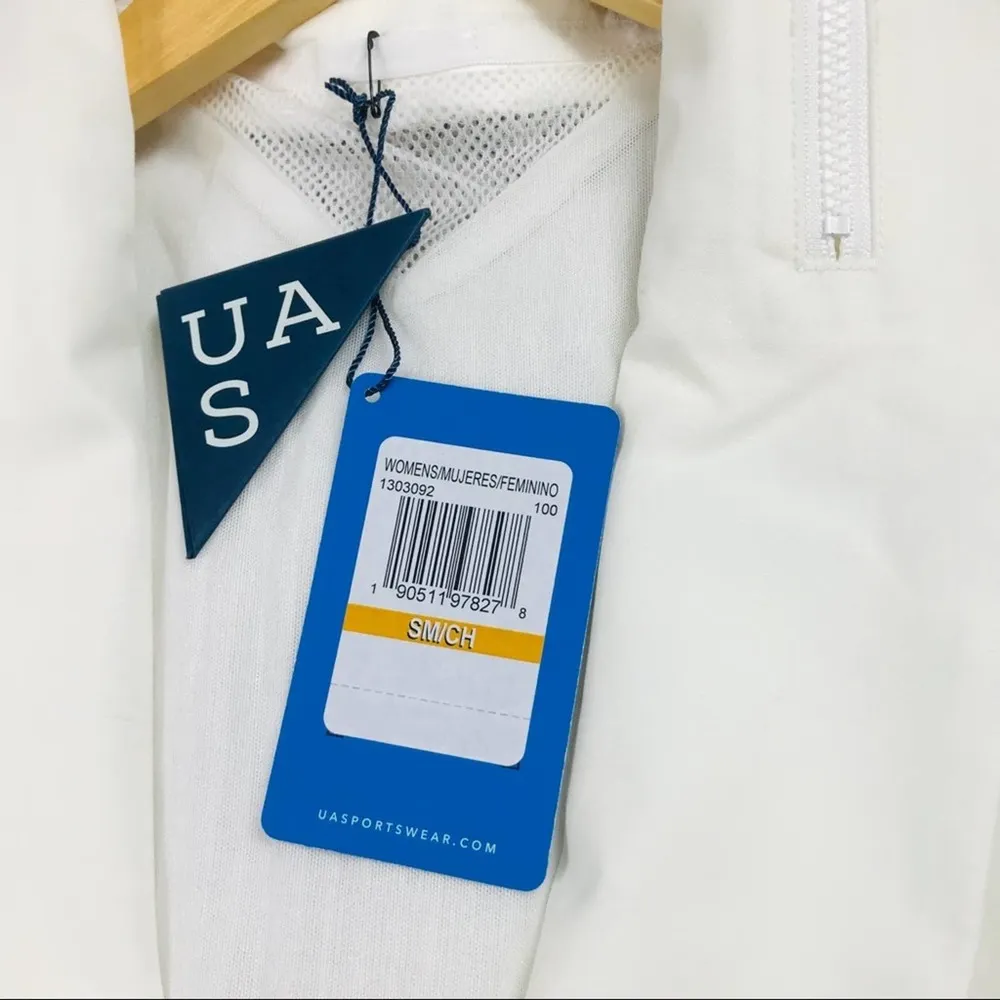 NWT Under Armour White & Grey Vest with Built in Hood-Small - Image 3