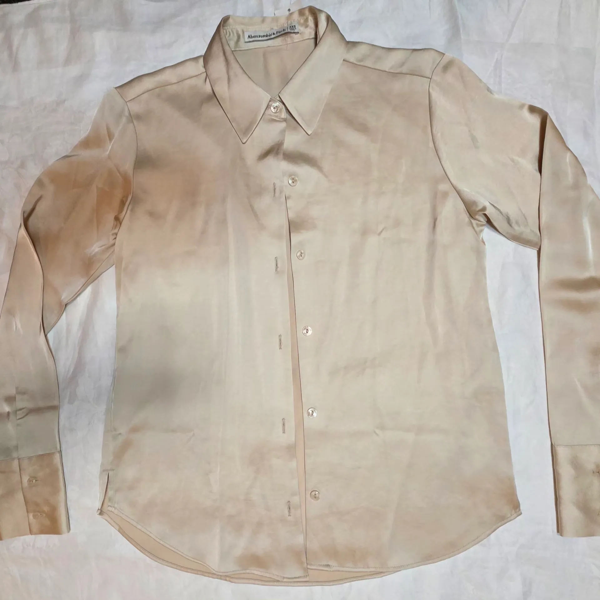 Abercrombie & Fitch Women's Beige Button-Up Blouse - Image 4