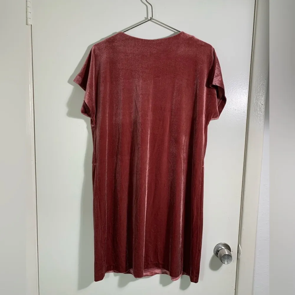 Sunday in Brooklyn, short sleeve, dusty rose, velvet, surplice mini dress L - Image 2