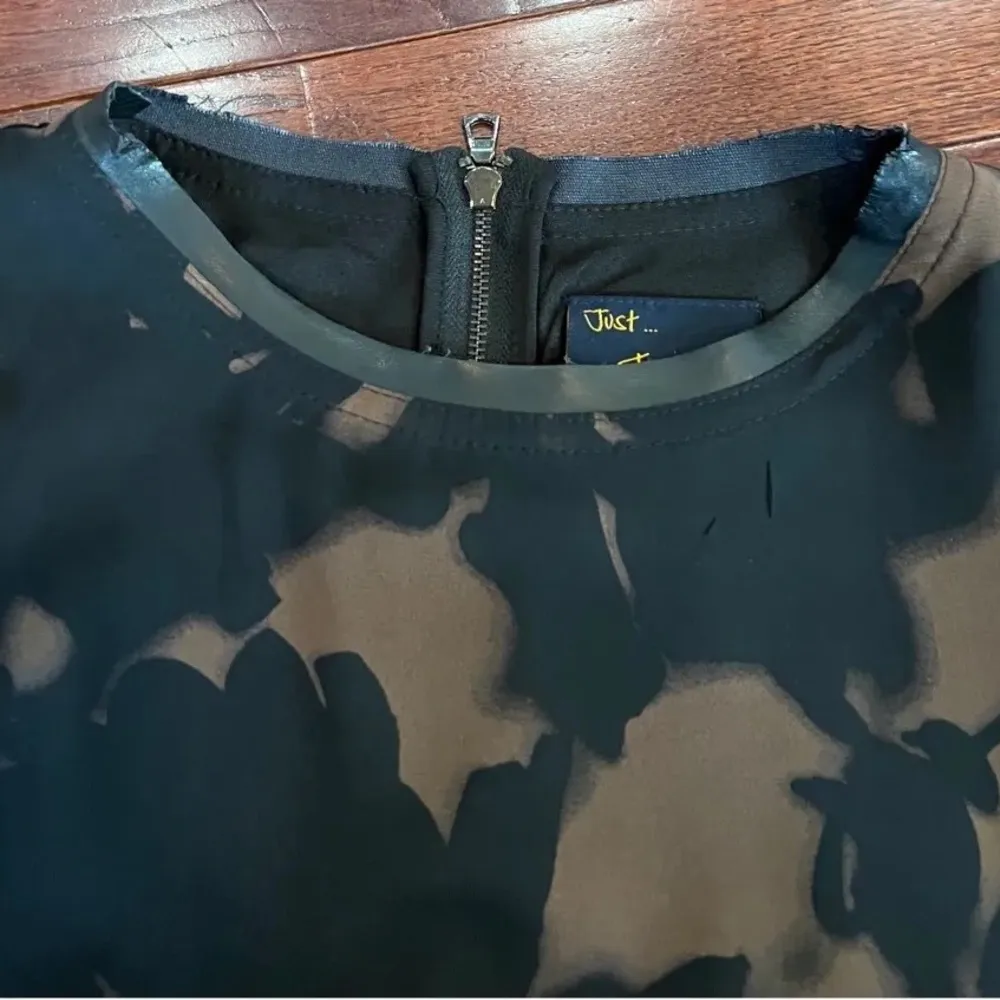 Taylor black and brown floral dress with distressed leather neckline size 4 - Image 4