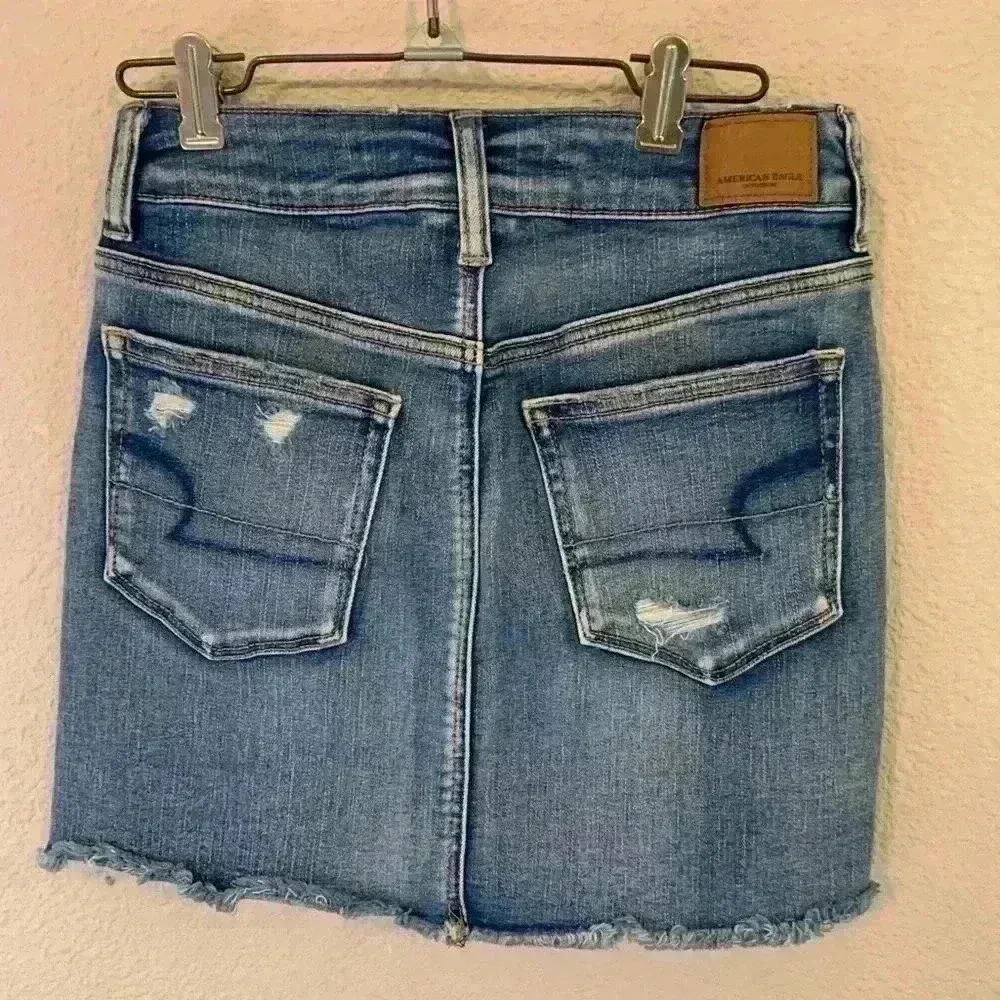 American Eagle stretch distressed denim skirt sz 4 cowgirlcore concert festival - Image 3