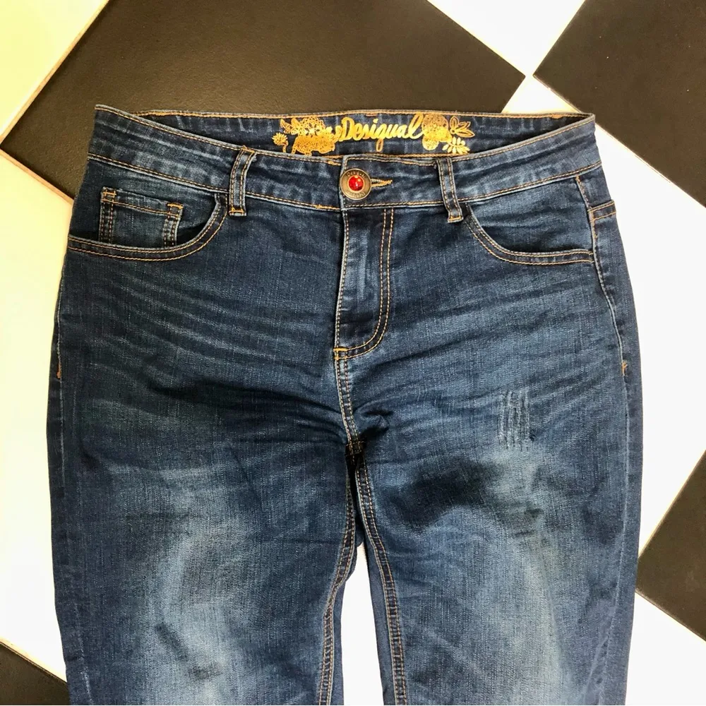 Y2K Desigual Bedazzled Embroidered Boyfriend Jeans Straight Leg Ankle Crop Boho - Image 2