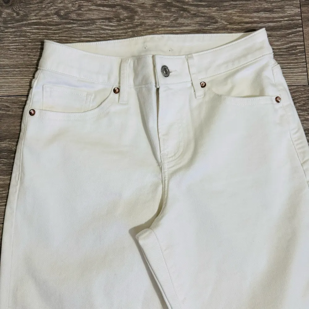Express Boyfriend Mid Rise White Stylish Ripped Jeans Size 2L / 24 Cotton Blend - Image 5