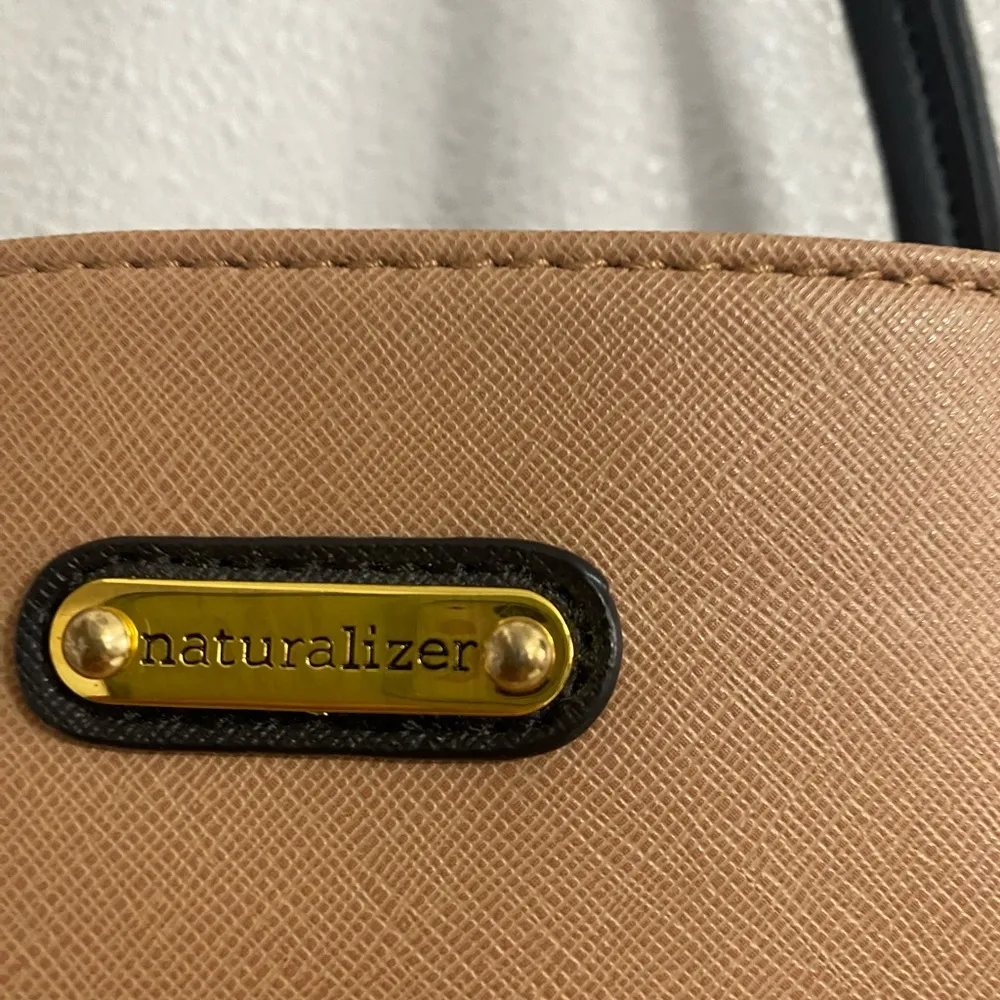 Naturalizer Shoulder Bag tan & Black - Image 2