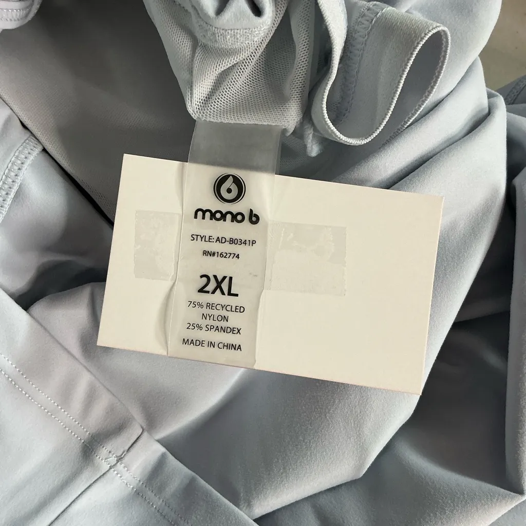 Mono B Light Gray Activewear Top Size 2X - Image 4