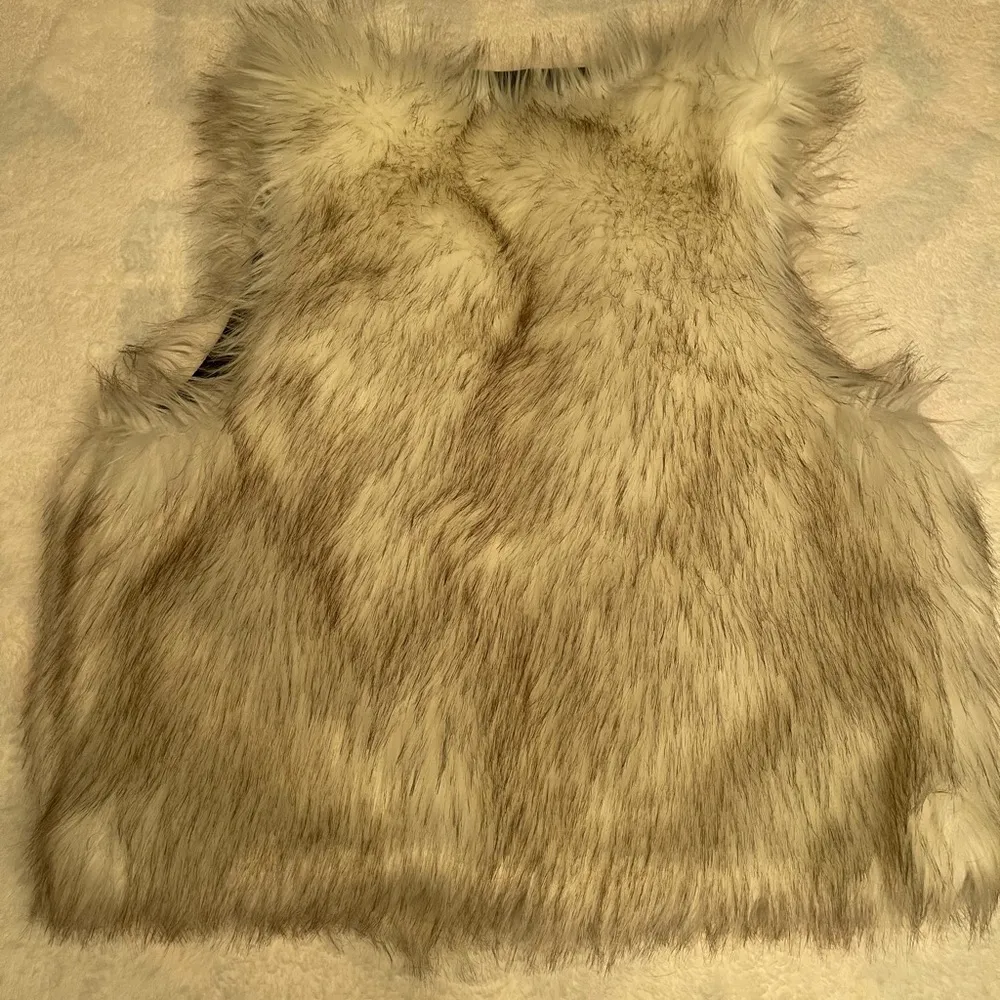 💙Mossimo Faux Fur Vest Gray/White, Size Small Gray - Image 4