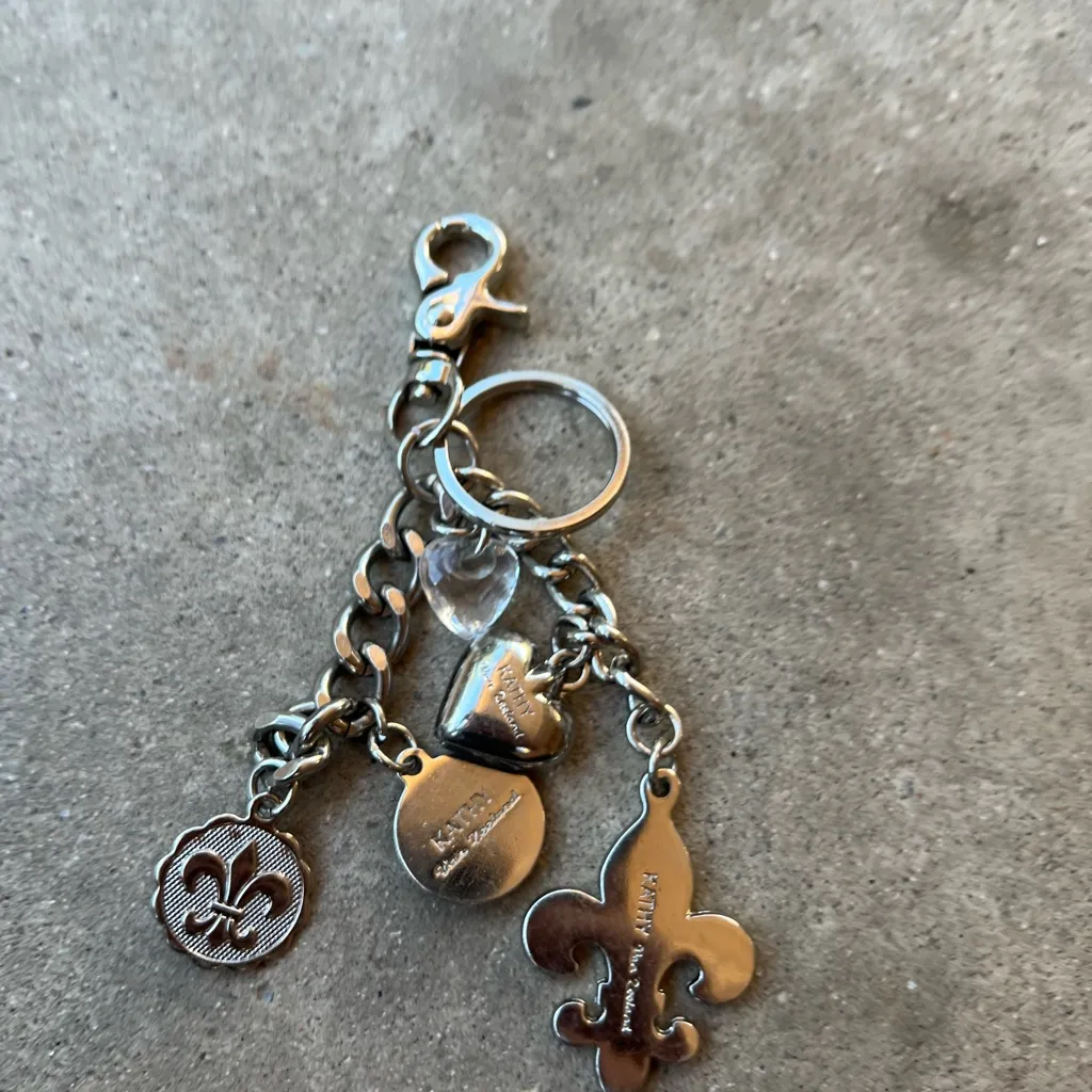 Kathy Van Zeeland Vintage Floating Hearts Keyring/Purse Charm - Image 5