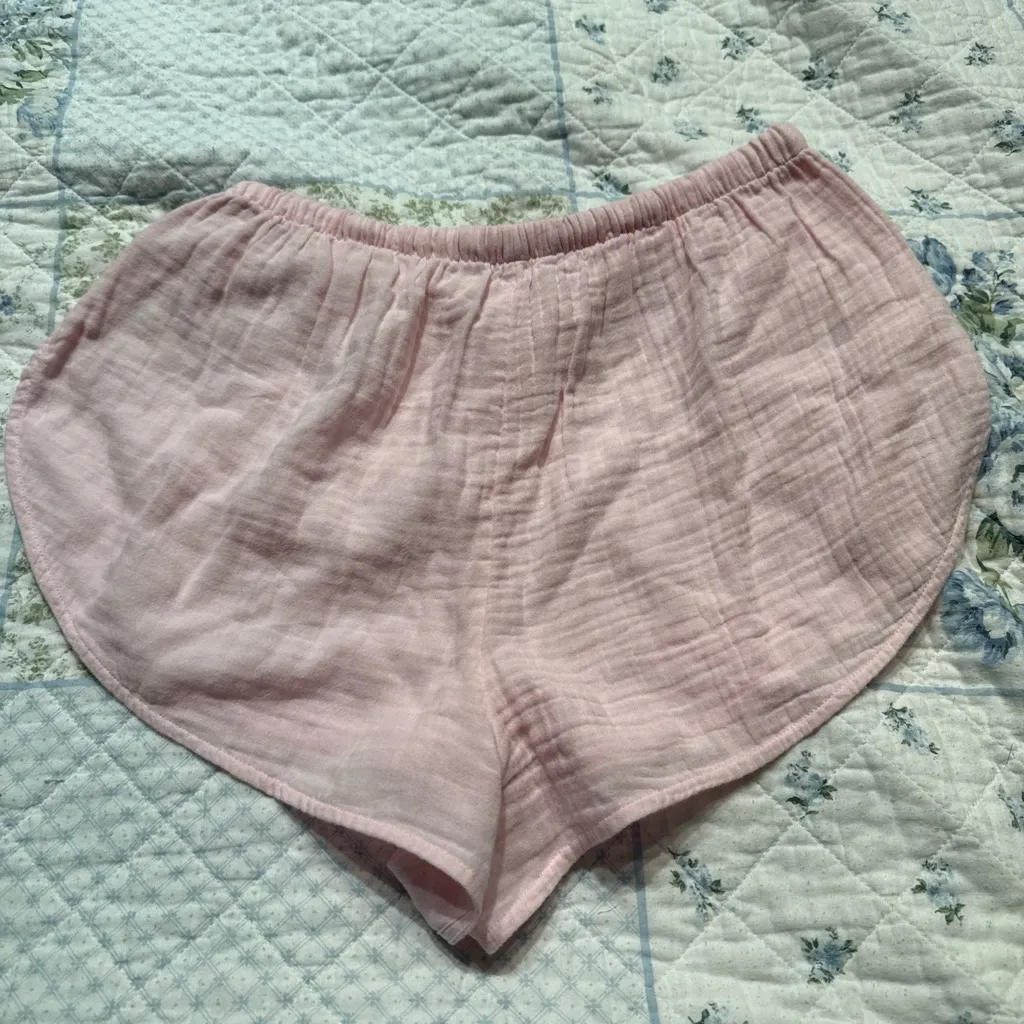 Aritzia Pink Women's Pajama Shorts - Image 4