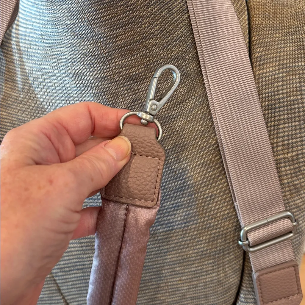 Baggallini Light pink mauve modern quilted nylon crossbody convertible RFID Bag - Image 10