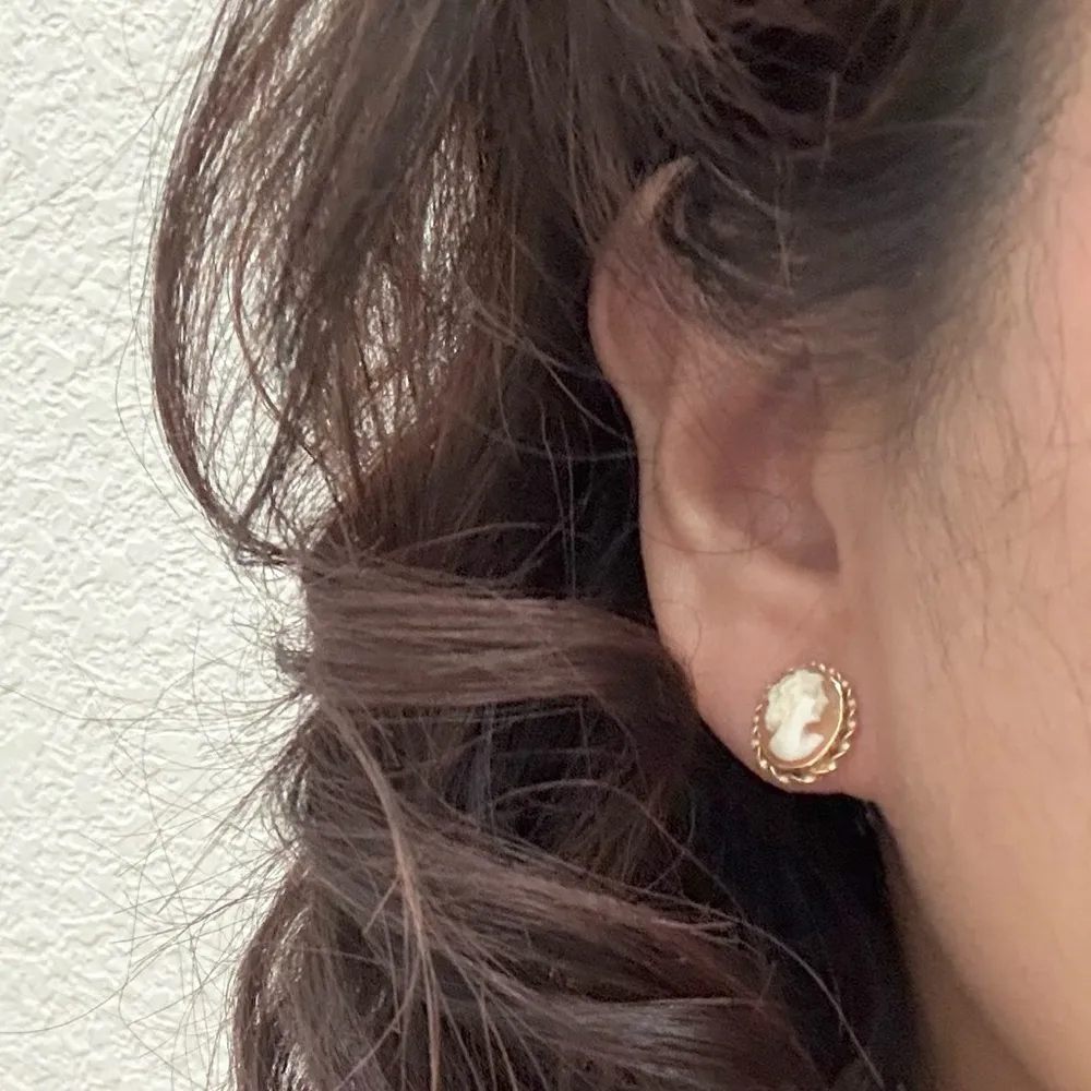 Vintage Signed 14K Gold Dainty Victorian Lady Cameo Tiny Stud Earrings 2g. Orange - Image 2