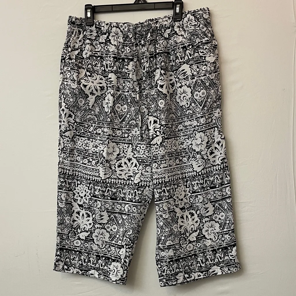 Gloria Vanderbilt Casuals Black & White Printed Capri Pants – Size XL(J8)!! - Image 2