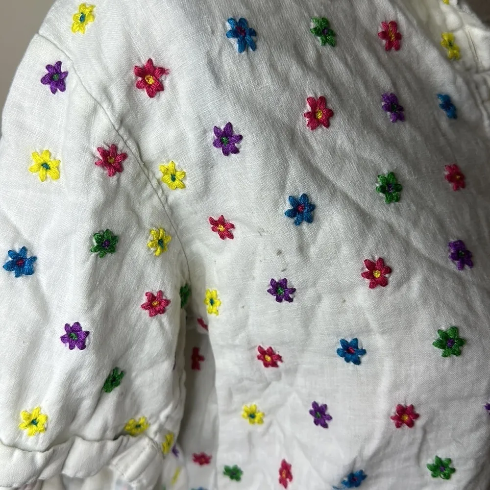 All Things Mochi Nora Embroidered Floral Top size Medium White - Image 6