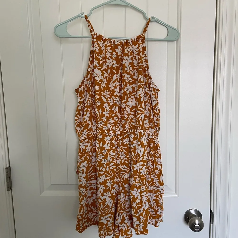 EUC | Old Navy‎ women’s floral shorts romper — petite medium - Image 5
