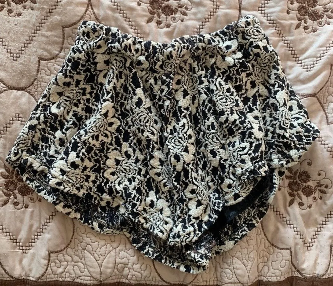 Flowy Floral Shorts - Image 5