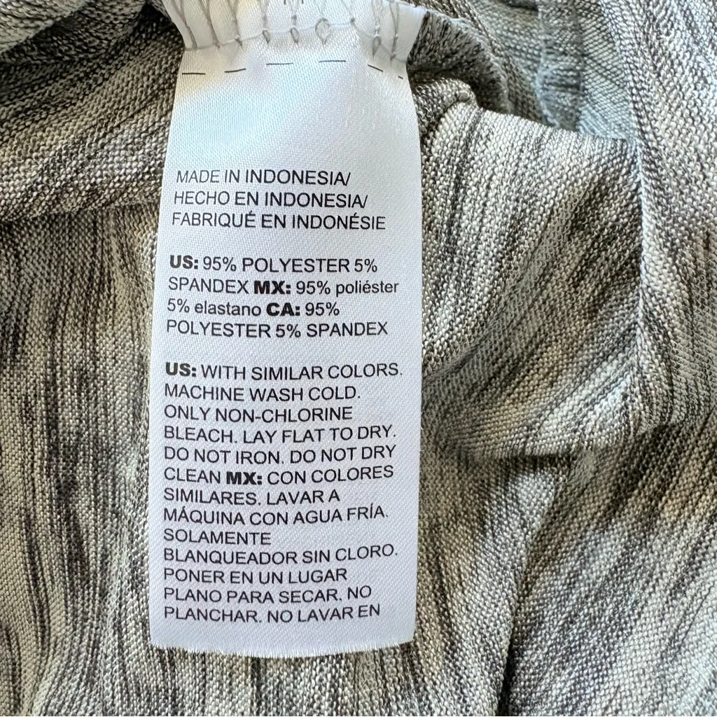 WHBM Gold Leaf Short Sleeve V-Neck Top Small - Image 6