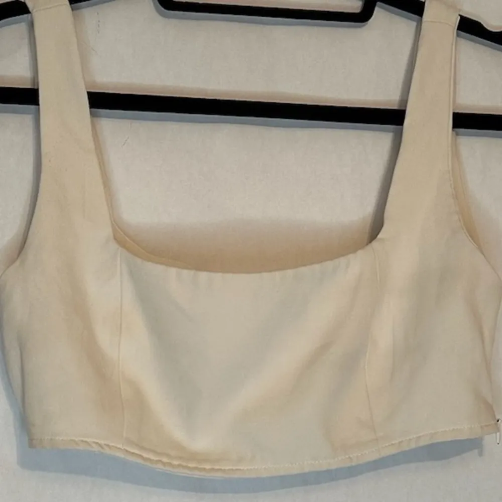 Huxley Super Crop Top Thick Straps Square Neck Size US 2 - Image 9