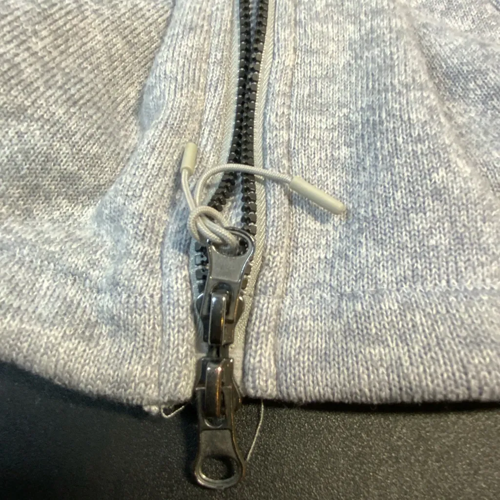 Women’s Mondetta Heather Gray Fleece Hoodie Canada Embossed Size med Front Zip - Image 7