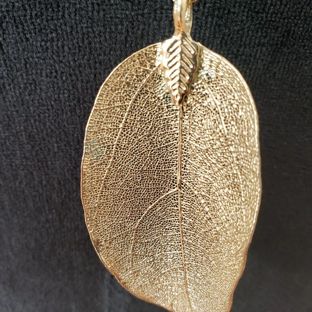 Vintage Womens Gold Plated Textured Filigree Real Leaf Long Pendant Necklace - Image 4