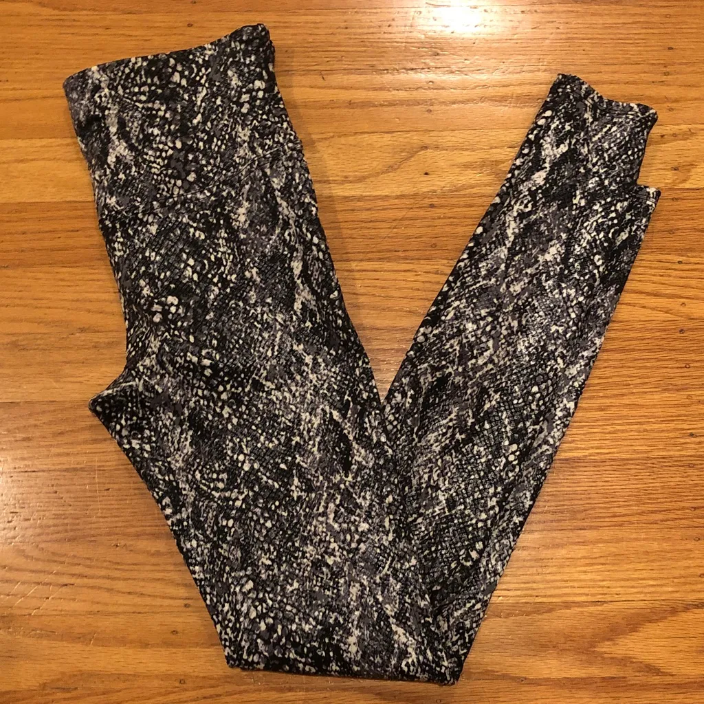 Spanx  Black and White Patterned Leggings, Medium, Like New - Image 2