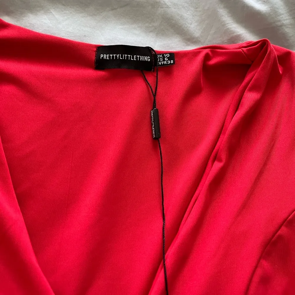 Pretty Little Thing red scrunchy dress - Image 5