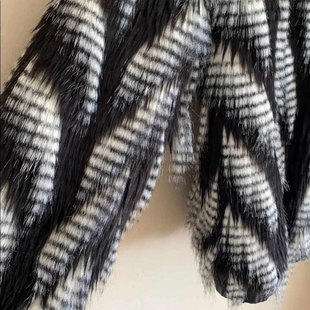 Leith white and black faux fur jacket - Image 5